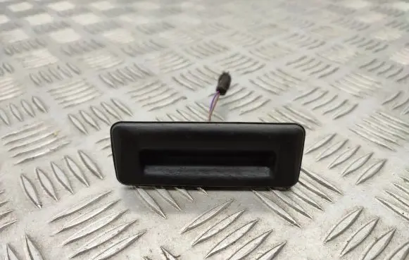 Skoda Octavia Mk3 (5E) Tailgate opening switch 5E0827566