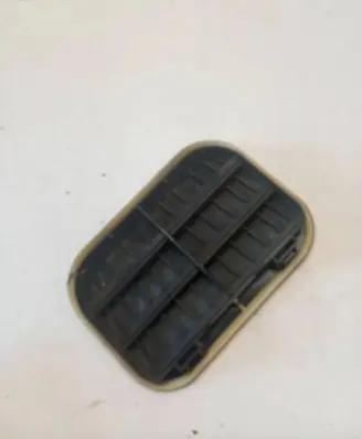 Volvo V70 Quarter panel pressure vent 31250723