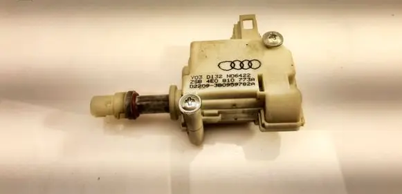Fuel tank cap lock
