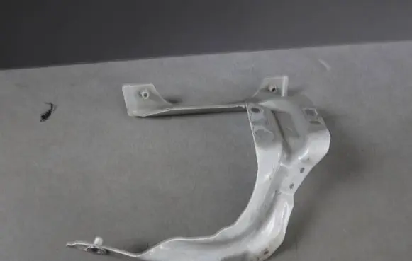 Volkswagen Tiguan Fender mounting bracket 5NA821136B