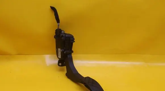 Volkswagen Polo IV 9N3 Accelerator throttle pedal 6Q1721503B