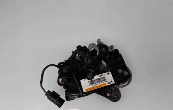 BMW 5 GT F07 Engine bonnet/hood lock/catch 7184441