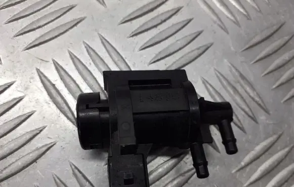 Volkswagen Golf IV Valve vacuum 191-906-283-A