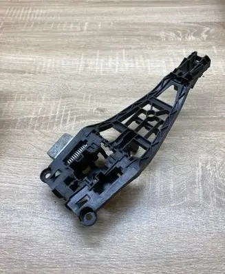 Opel Astra H Rear door exterior handle/bracket 