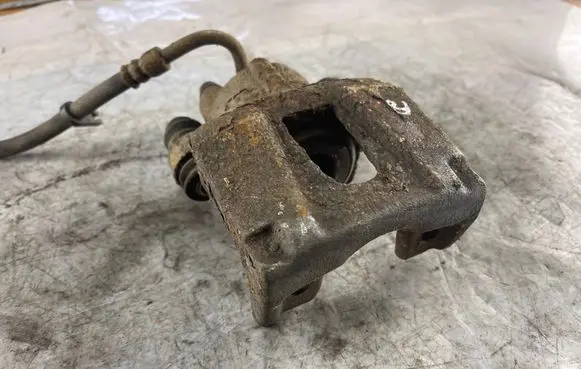 Jeep Grand Cherokee (WK) Rear brake caliper