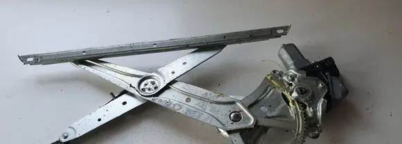 Lexus CT 200H Front door window regulator motor