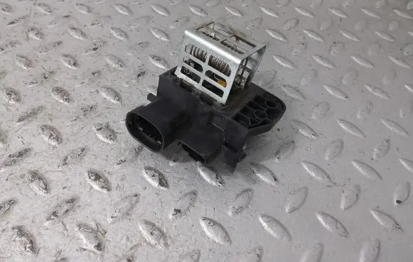 Coolant fan relay