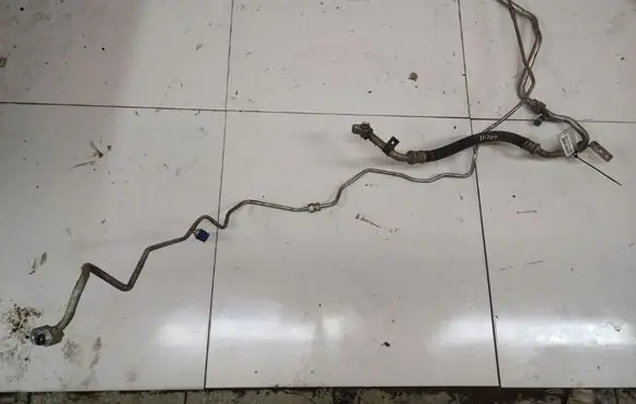Air conditioning (A/C) pipe/hose