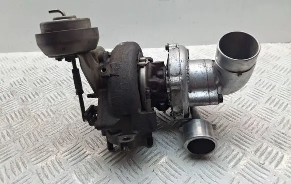 Toyota Avensis T250 Turbo 172010R020 0608290198
