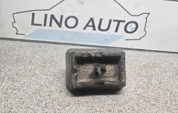 BMW X3 E83 Jacking socket point 8268885