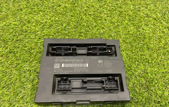 Audi A4 S4 B8 8K Comfort/convenience module 8K0907064N 00002001