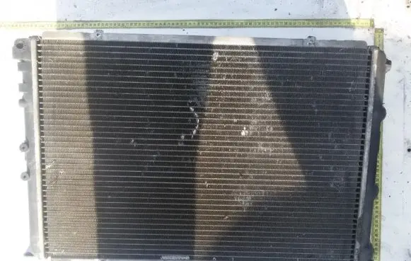 Renault Megane I Coolant radiator A425I585P35