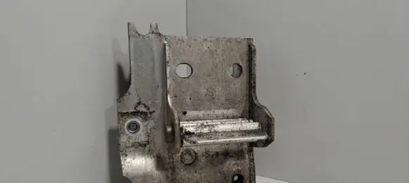 BMW 5 F10 F11 Radiator mount bracket 7186513