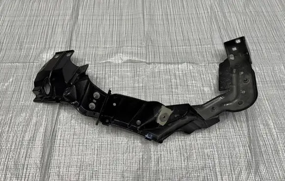 Maserati GranTurismo Radiator mount bracket 670173055