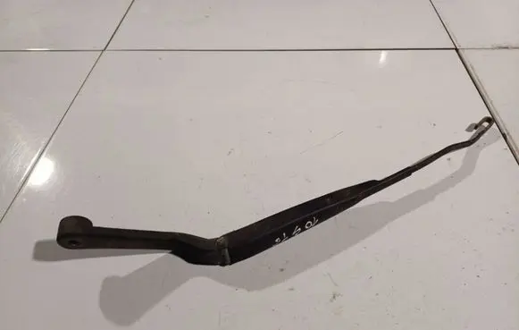 Hyundai Tiburon Front wiper blade arm