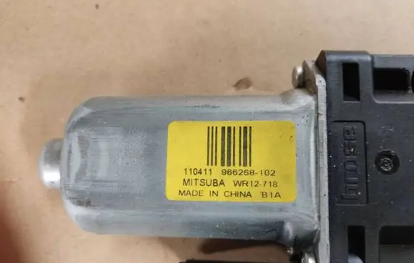 Volvo XC60 Front door window regulator motor WR12718 966268102 110411