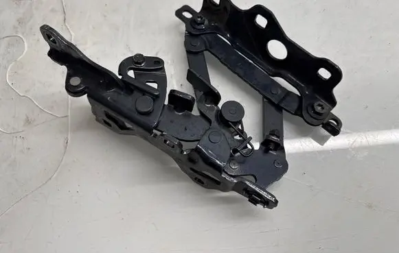 Mercedes-Benz S C217 Engine bonnet/hood hinges A2228800228
