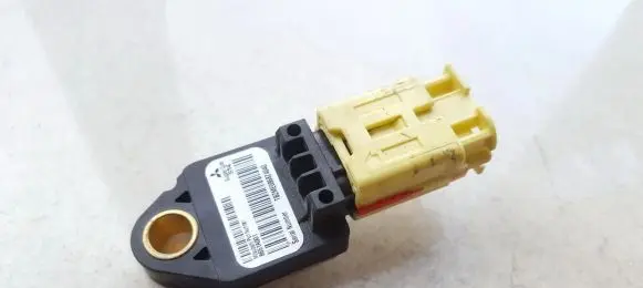 Mitsubishi Outlander Airbag deployment crash/impact sensor 8651A001 39754C