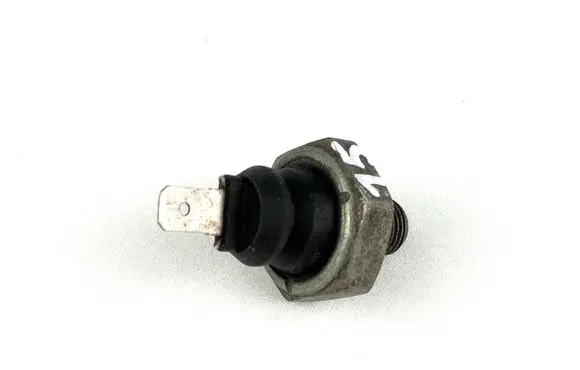Volkswagen Transporter - Caravelle T4 Oil pressure sensor 068919081