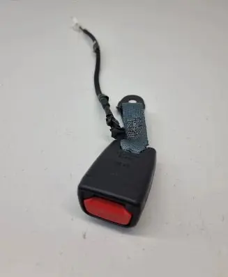 Lexus ES VII XZ10 Middle seatbelt buckle (rear) 18219