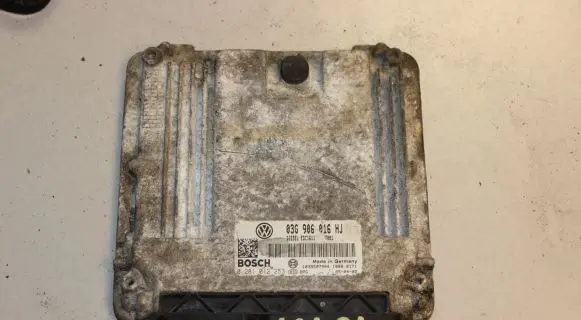 Volkswagen Golf V Engine control unit/module 03G906016HJ 1039S07904 0281012253