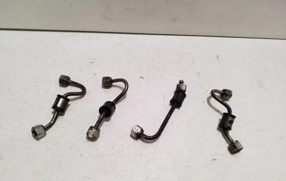 Fuel injector supply line/pipe