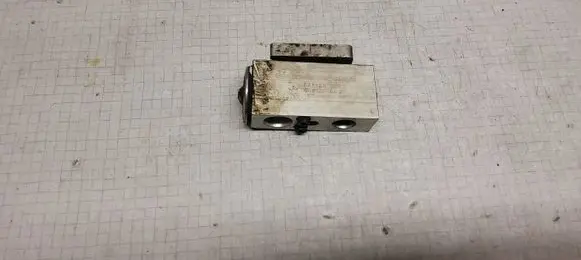 Chrysler Town u0026 Country IV Air conditioning (A/C) expansion valve 05061576AA