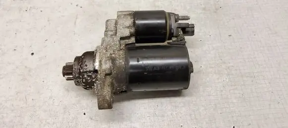 Volkswagen Golf V Starter motor 0001120406 02T911023R