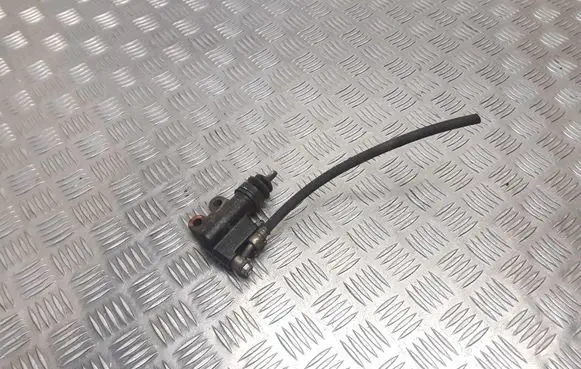 Nissan X-Trail T30 Clutch slave cylinder 