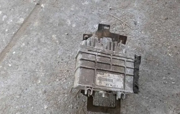 Volkswagen PASSAT B5 Engine control unit/module 030906027E