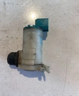 Nissan X-Trail T30 Windscreen/windshield washer pump 22246165