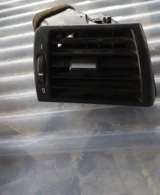 BMW 3 E46 Dash center air vent grill 8361896