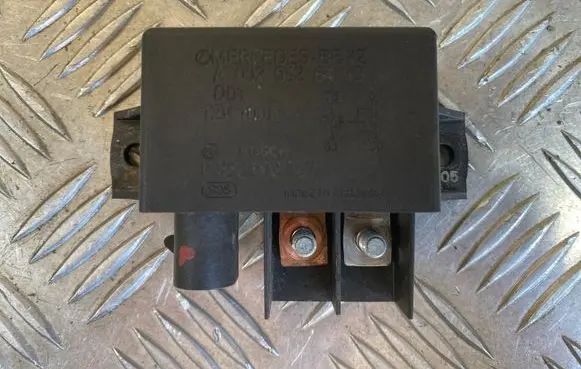 Mercedes-Benz E W211 Charging relay A0025426419 0332002167