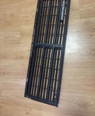 Chrysler Voyager Front bumper upper radiator grill