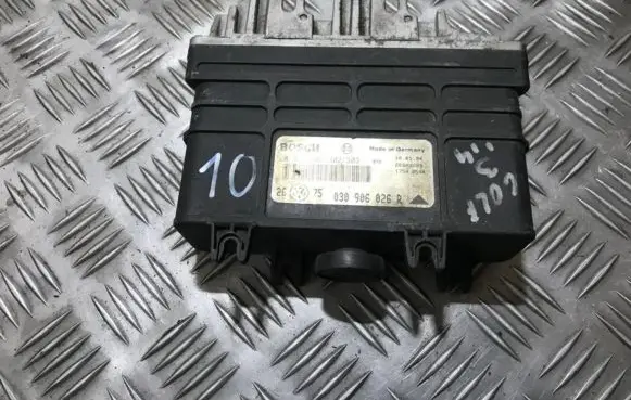 Volkswagen Golf III Engine control unit/module 0261203302 0261203303