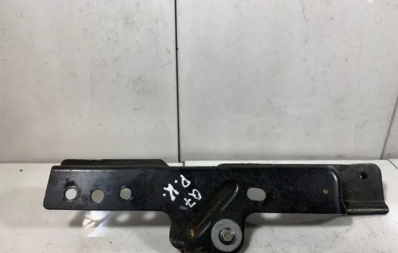 Audi Q7 4L Fender mounting bracket 4L0805697