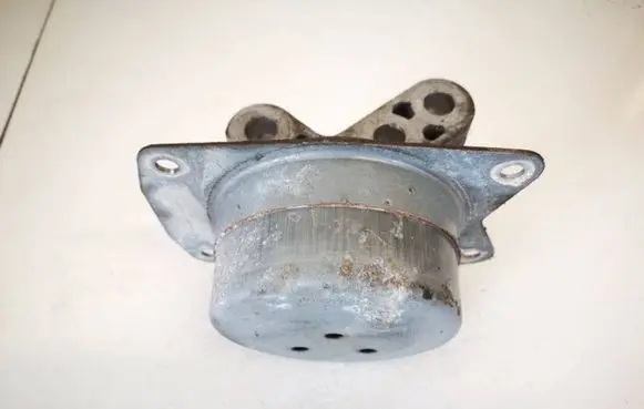 Opel Insignia A Engine mount bracket 13322171