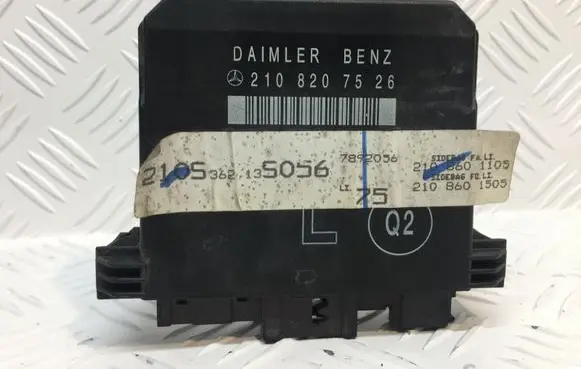 Mercedes-Benz E W210 Door control unit/module 2108207526