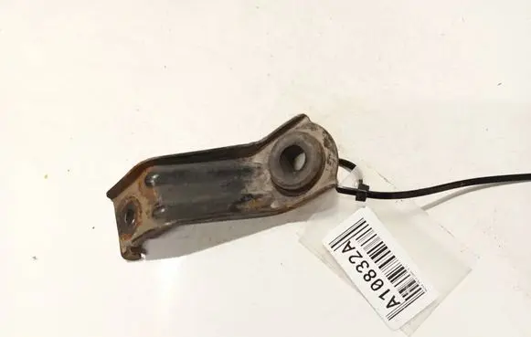 Radiator mount bracket