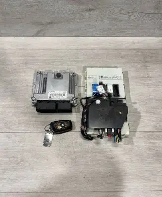 BMW 3 F30 F35 F31 Engine ECU kit and lock set 8576333 9324781 0281030326