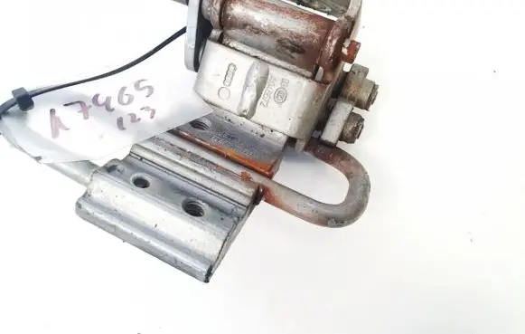 Audi A6 S6 C6 4F Rear door lower hinge 8e0833411e