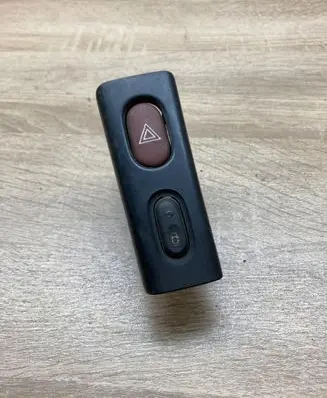 Renault Laguna I Hazard light switch 822955