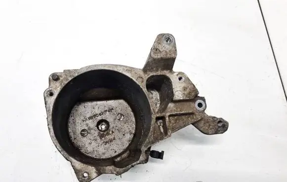Ford Focus Engine mounting bracket AV6Q9180CA AV6Q-9180-CA