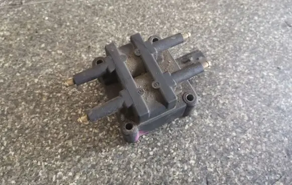 Chrysler Neon II High voltage ignition coil 04609103