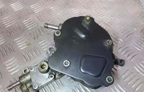 Skoda Fabia Mk1 (6Y) Vacuum pump 038145209E 031118D
