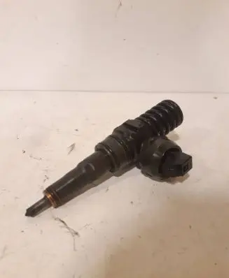 Volkswagen Golf V Fuel injector 038130073BN