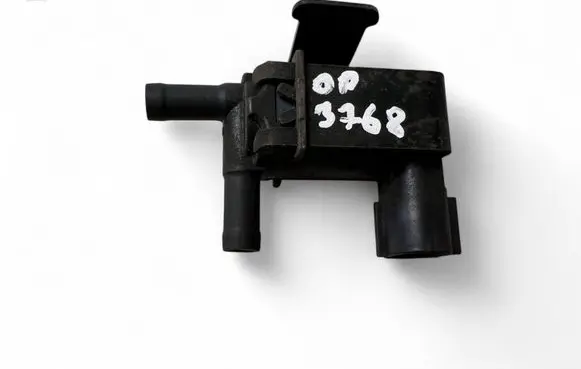 Engine mount vacuum valve