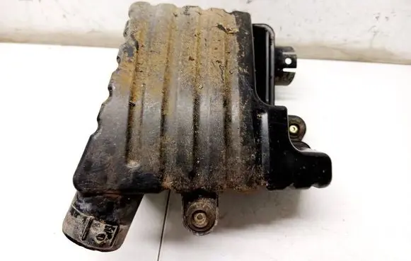 Ford Mondeo Mk III Air filter box 1S719F763AD