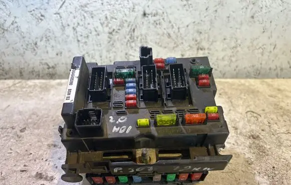 Peugeot 407 Fuse module 9646405280 20414960 9636405280