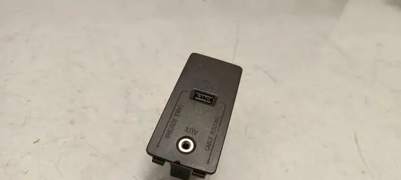 Volvo S90, V90 USB socket connector 31389705 31285608